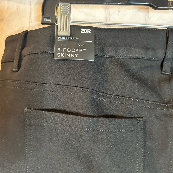 NWT! Torrid black Ponte Strech 5 Pocket Pants - Size 20R - Picture 5 of 5